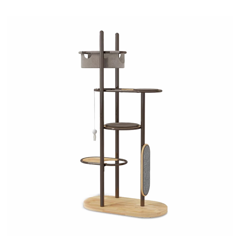 Lattiasta kattoon korkea sisäkumipuun puun puun torni huoneisto nukkuva kori